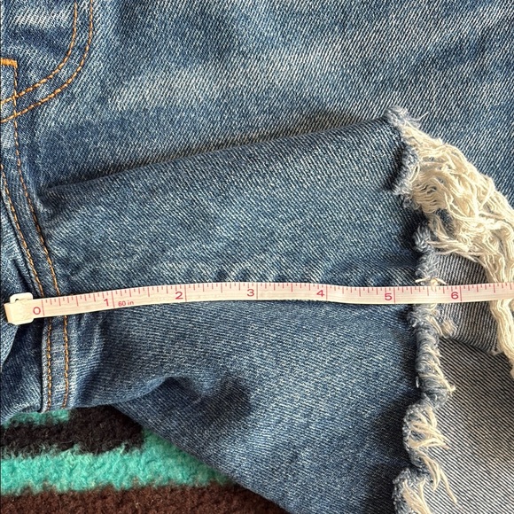 Levi's 501 Mid-Thigh High Rise Shorts - Picture 4 of 6